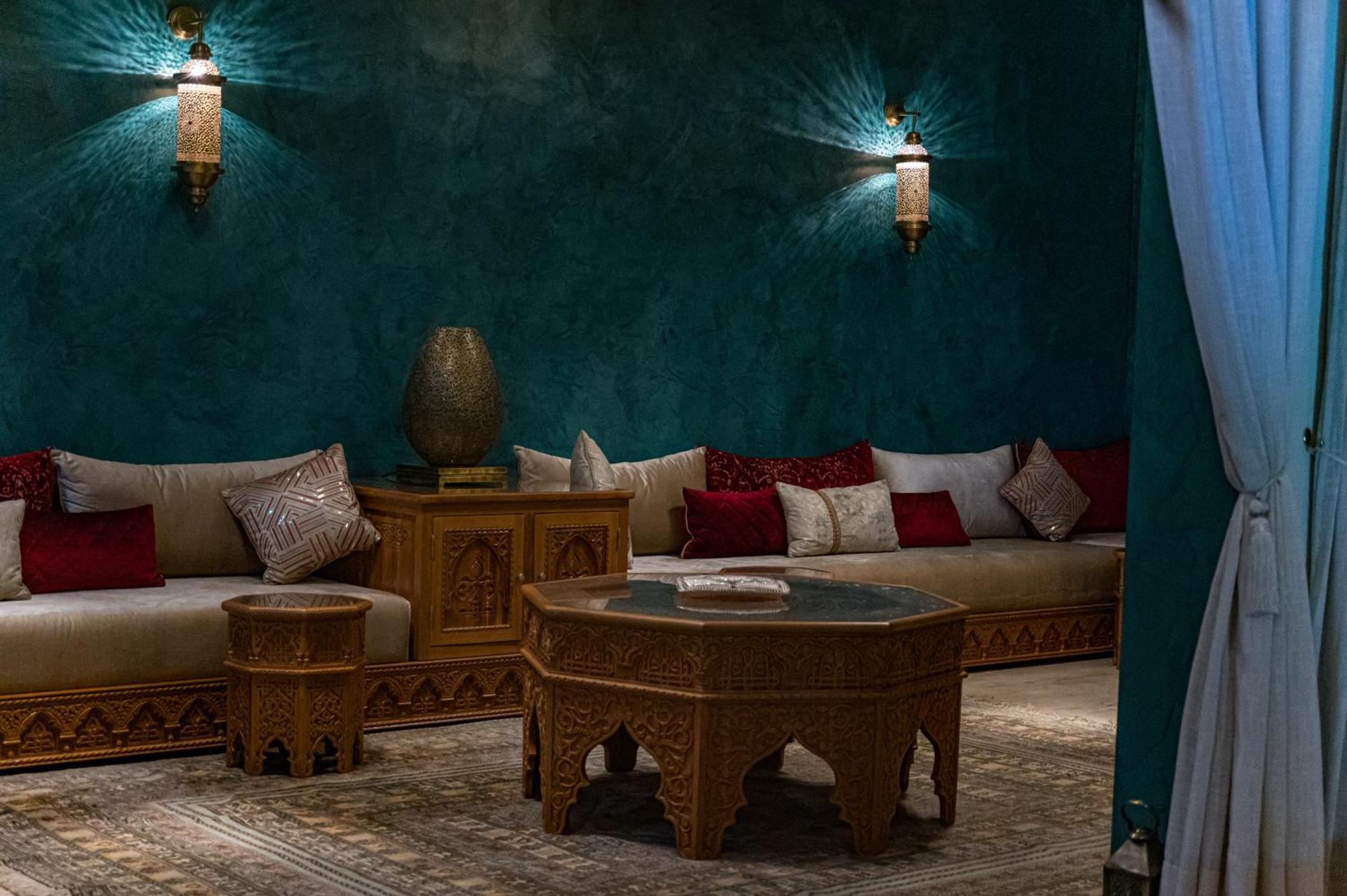 Riad Tonaroz *