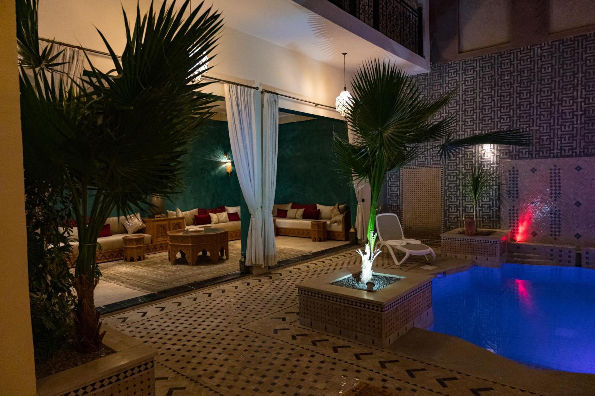 Tonaroz Riad *